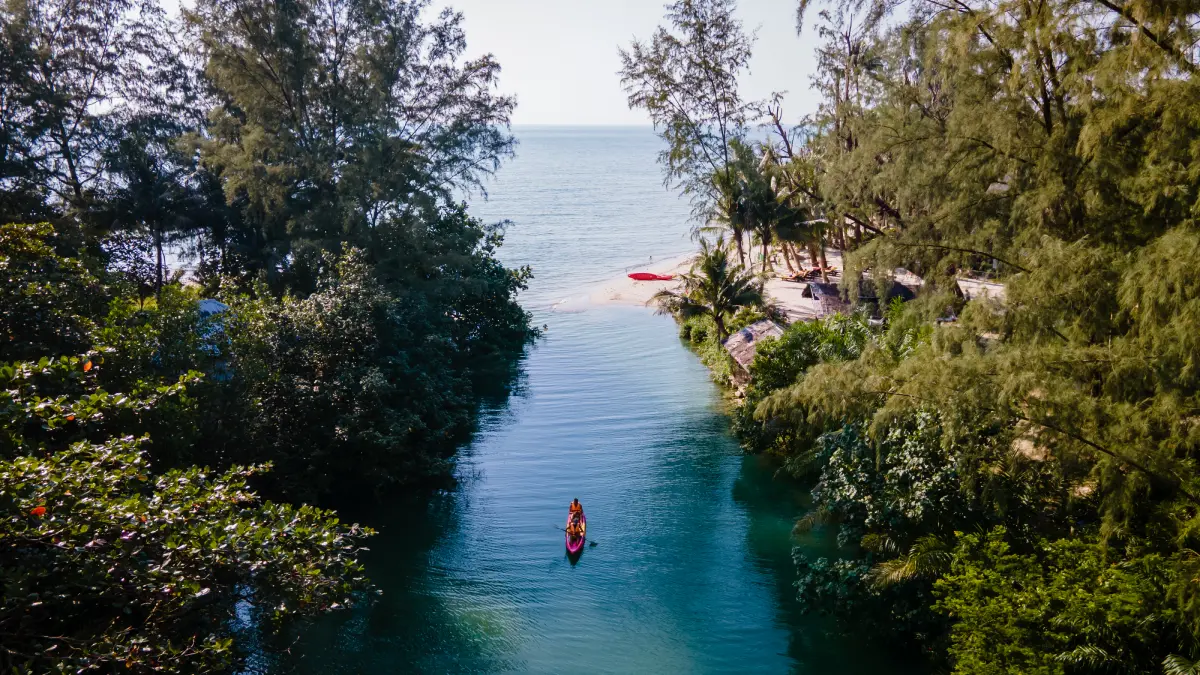 What to take when canoeing and kayaking